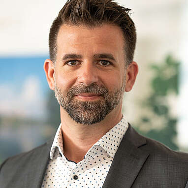 Portrait von Tim Roßky